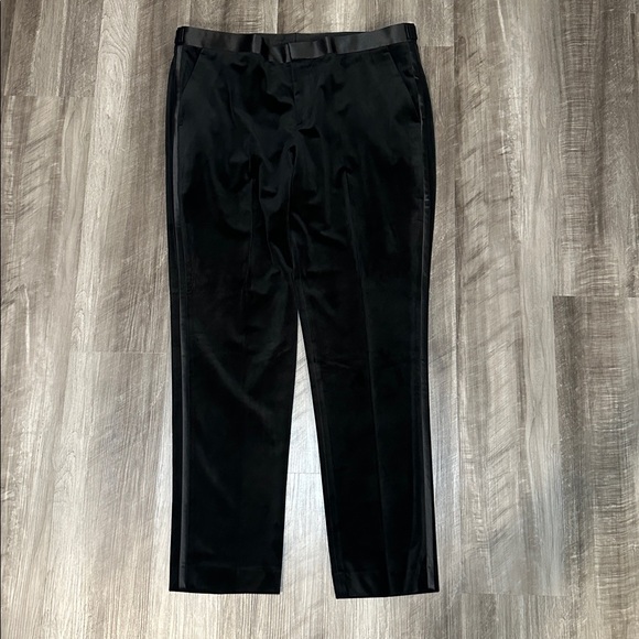 Express 2 Piece Velvet Black Slim Fit Tuxedo - 48L - Picture 10 of 16